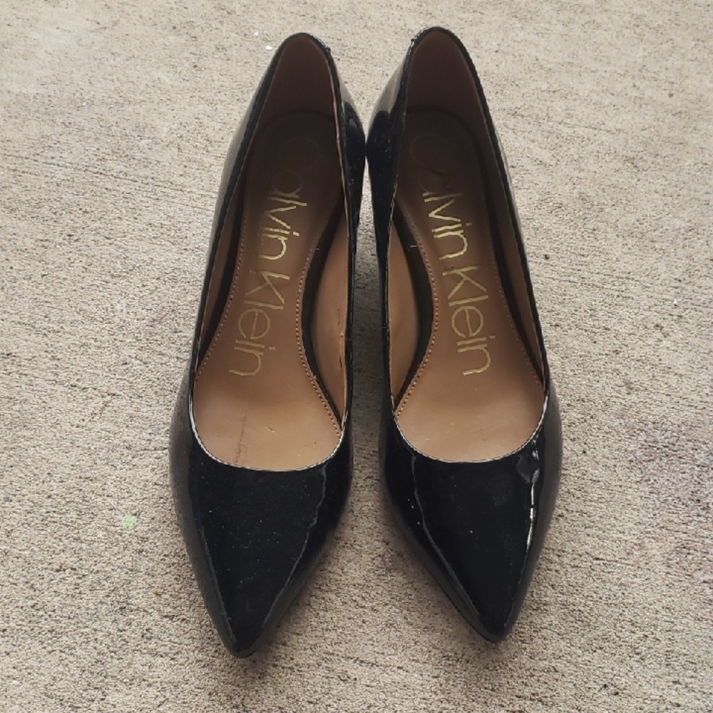Vintage like new Calvin Klein Women's glossy black heels with gold accent